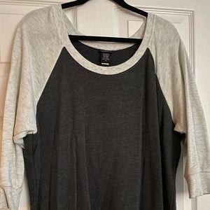 Sweatshirt Sweater with side zippers!